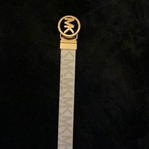 A micheal kors belt